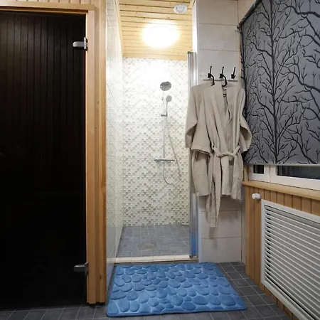 East Side In With Sauna And Free Parking