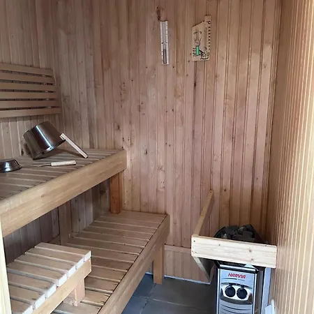 Apartment East Side In With Sauna And Free Parking